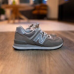 New Balance 574 Sneakers in Grey – Size 7